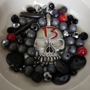 Beads‎ Jewelry Making Bead Soup Crafts DIY Beading Black Red Skull BC171
